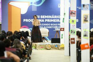 VII Seminário do Programa Primeiras Letras reúne professores do Recife para troca de experiências sobre alfabetização