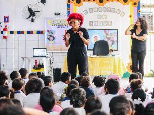 Representatividade em Cena: Escola da rede do Recife recebe lançamento do livro “As Bonecas de Nyashia”
