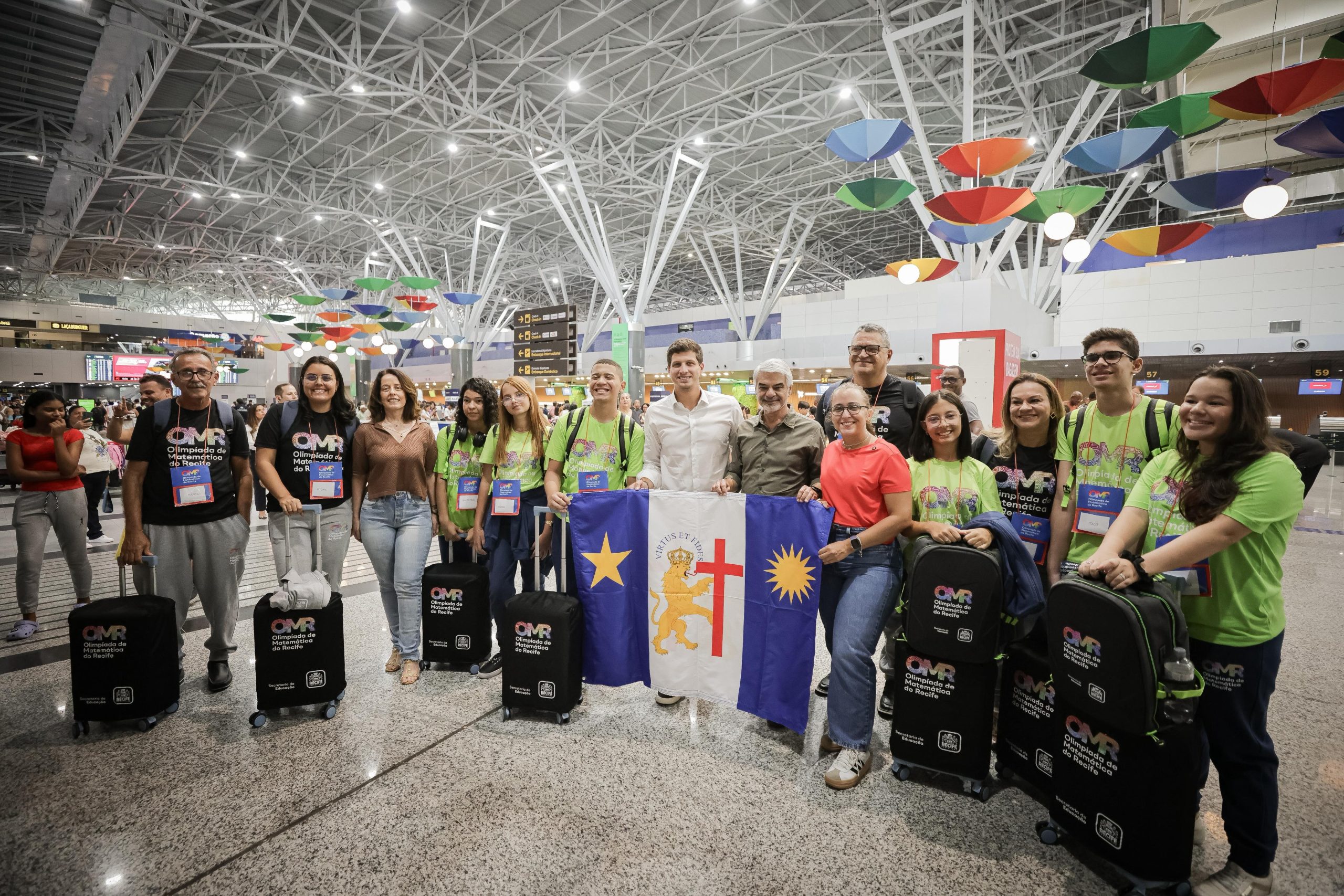 Sonho, emoção e orgulho marcam viagem internacional de estudantes da rede municipal premiados na Olimpíada de Matemática do Recife