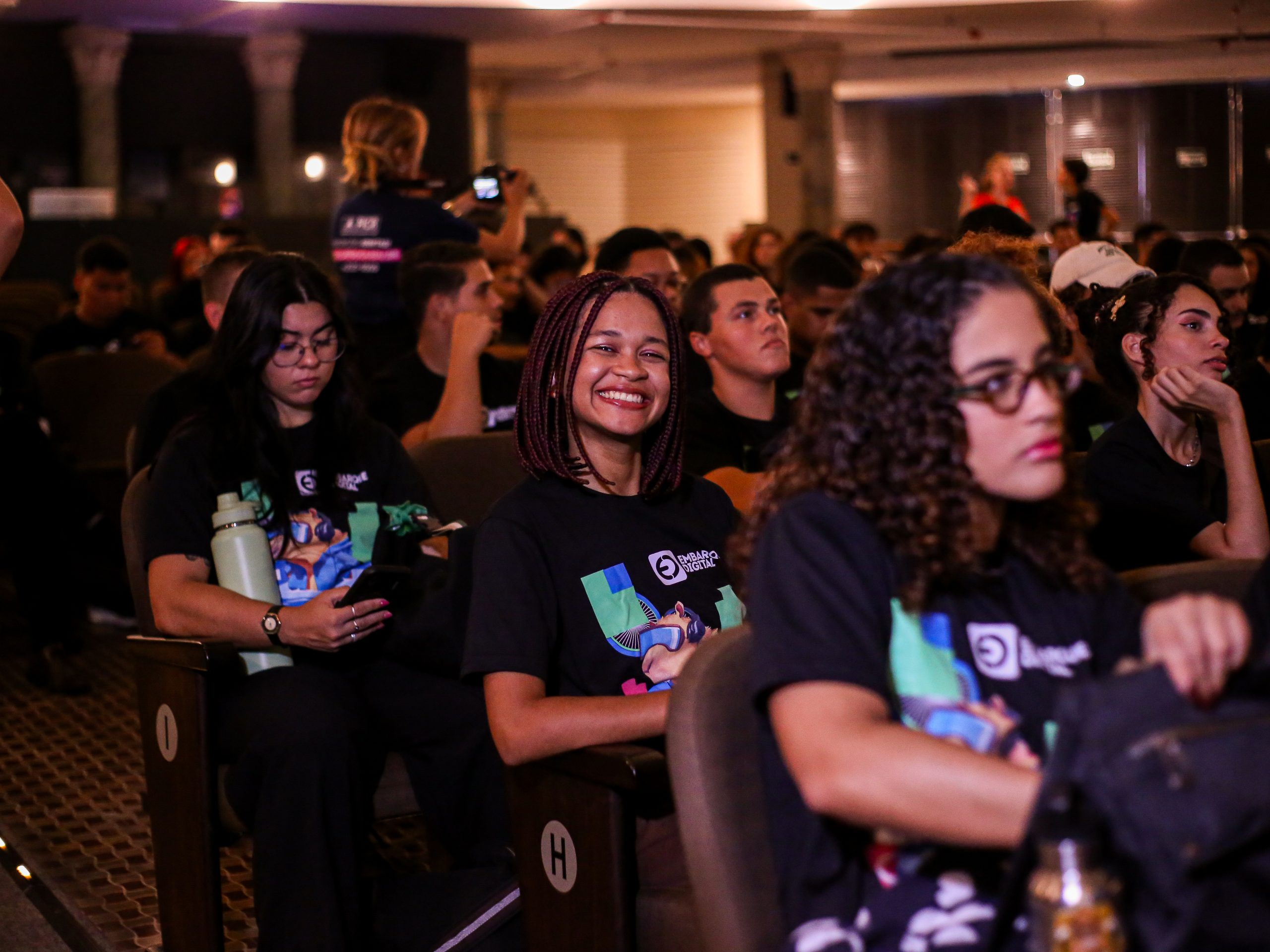 Prefeitura do Recife inicia semestre 2026.1 do Embarque Digital com aula magna para 265 estudantes