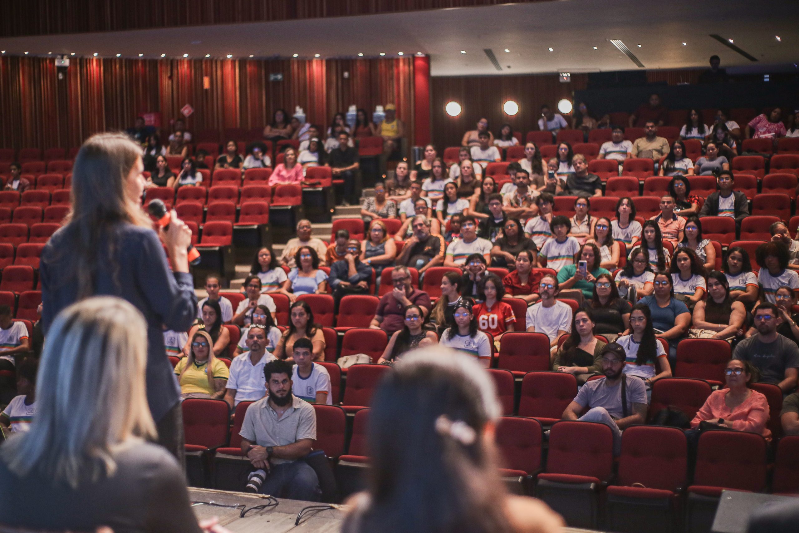 Recife realiza encontro com intercambistas da terceira edição do Programa Recife no Mundo