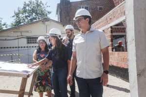 Prefeito Victor Marques e secretária Cecília Cruz visitam obras de ampliação da Creche Escola Municipal Brasília Teimosa nesta terça-feira (14) 